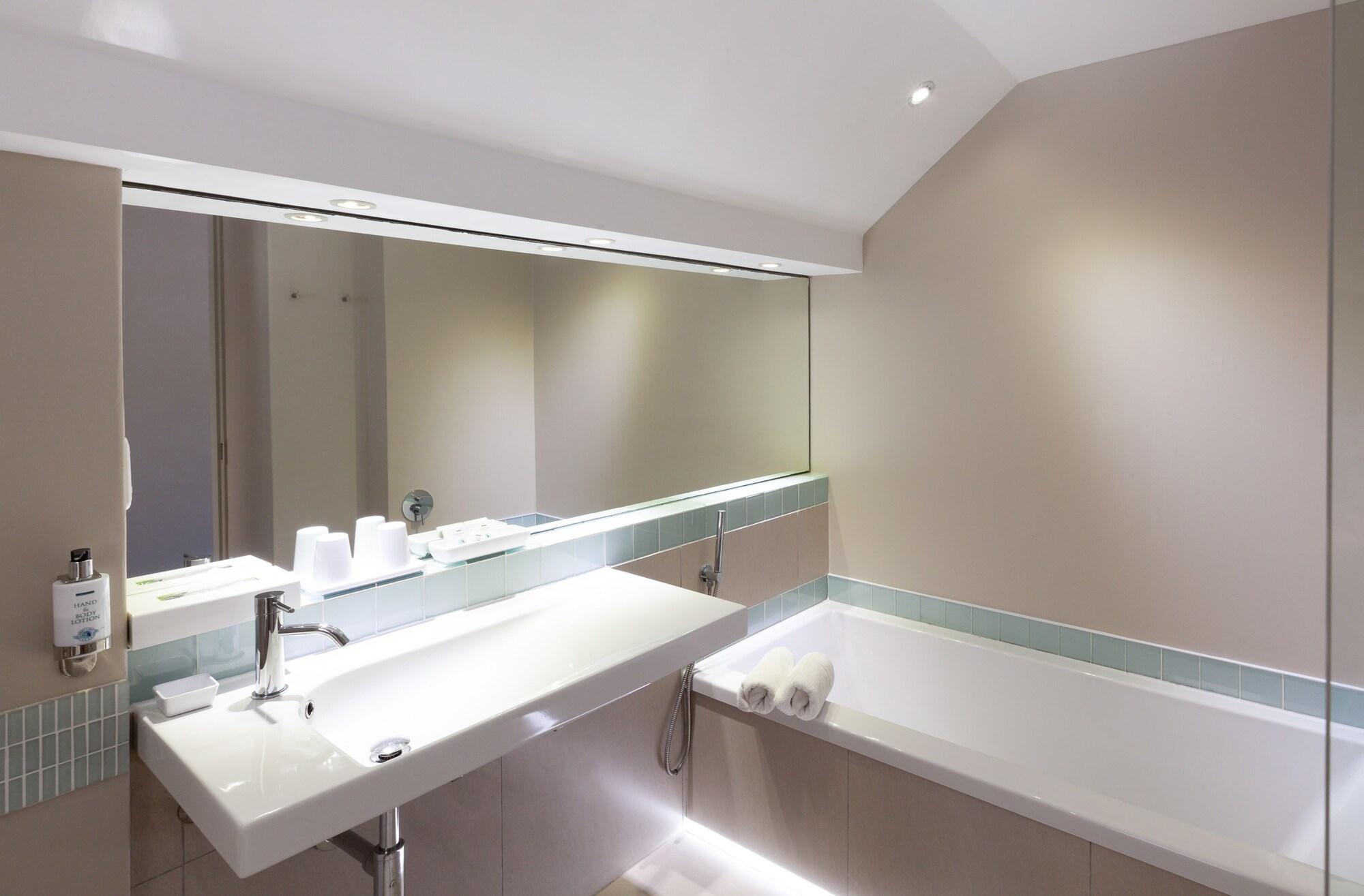 Quarry Lake Inn East London Bagian luar foto
