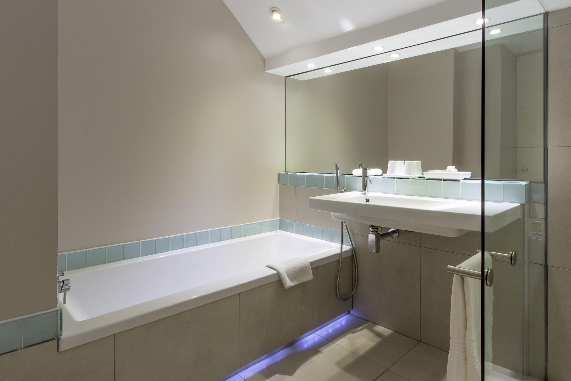 Quarry Lake Inn East London Bagian luar foto