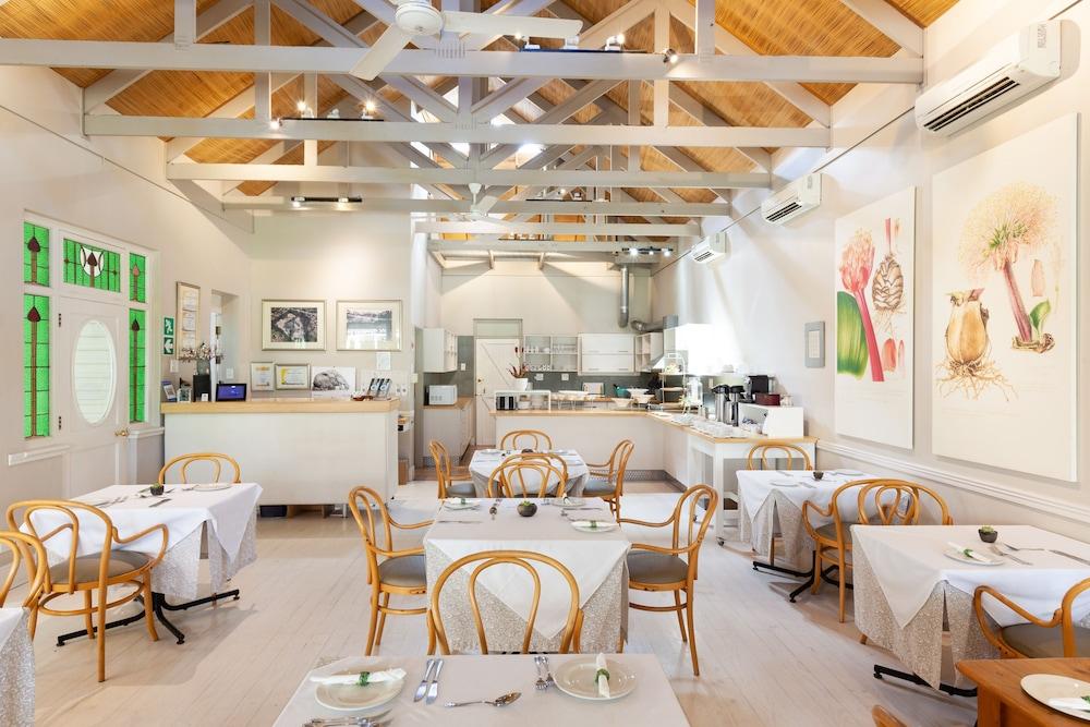 Quarry Lake Inn East London Bagian luar foto