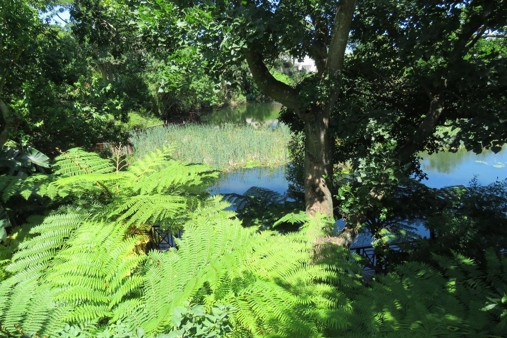 Quarry Lake Inn East London Bagian luar foto