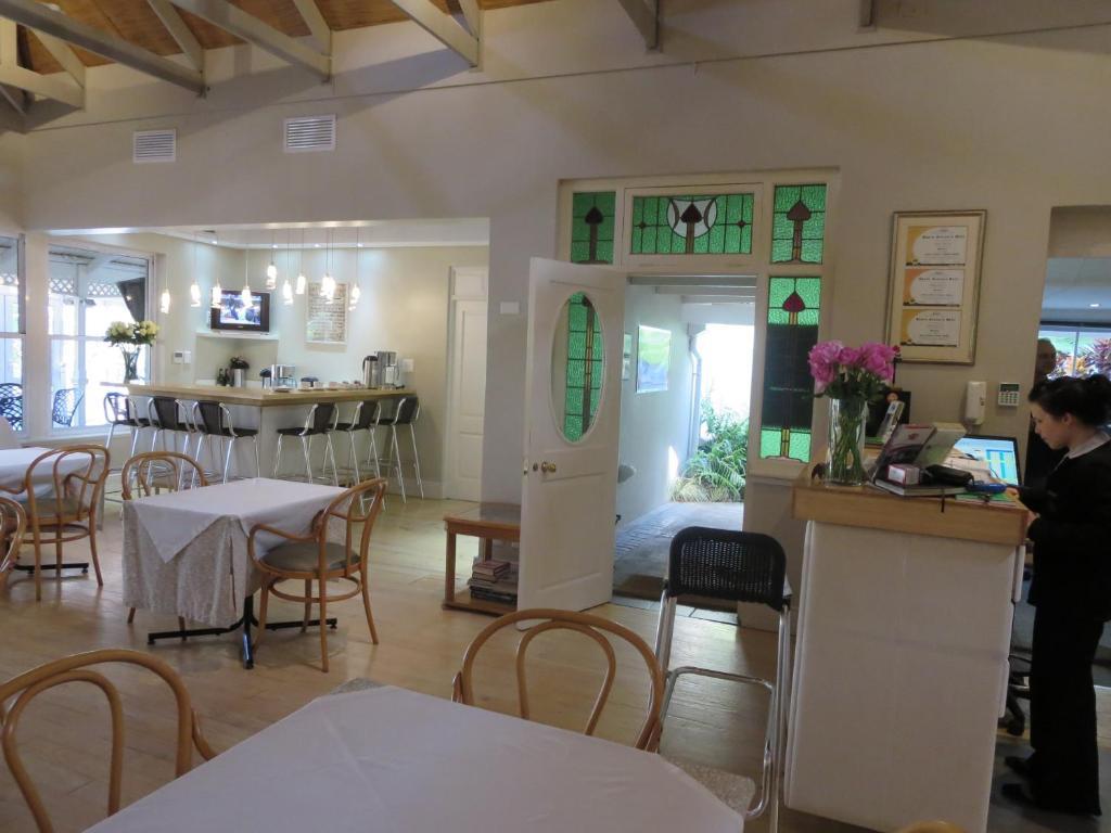 Quarry Lake Inn East London Bagian luar foto