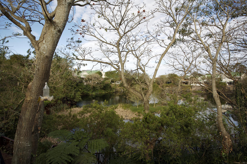 Quarry Lake Inn East London Bagian luar foto