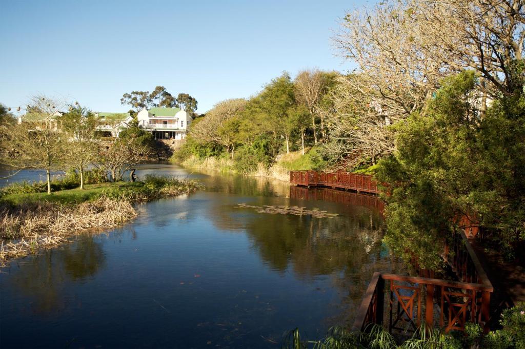 Quarry Lake Inn East London Bagian luar foto
