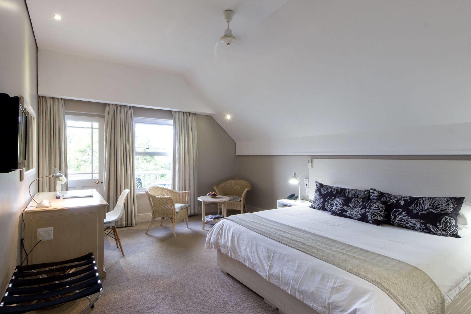 Quarry Lake Inn East London Bagian luar foto