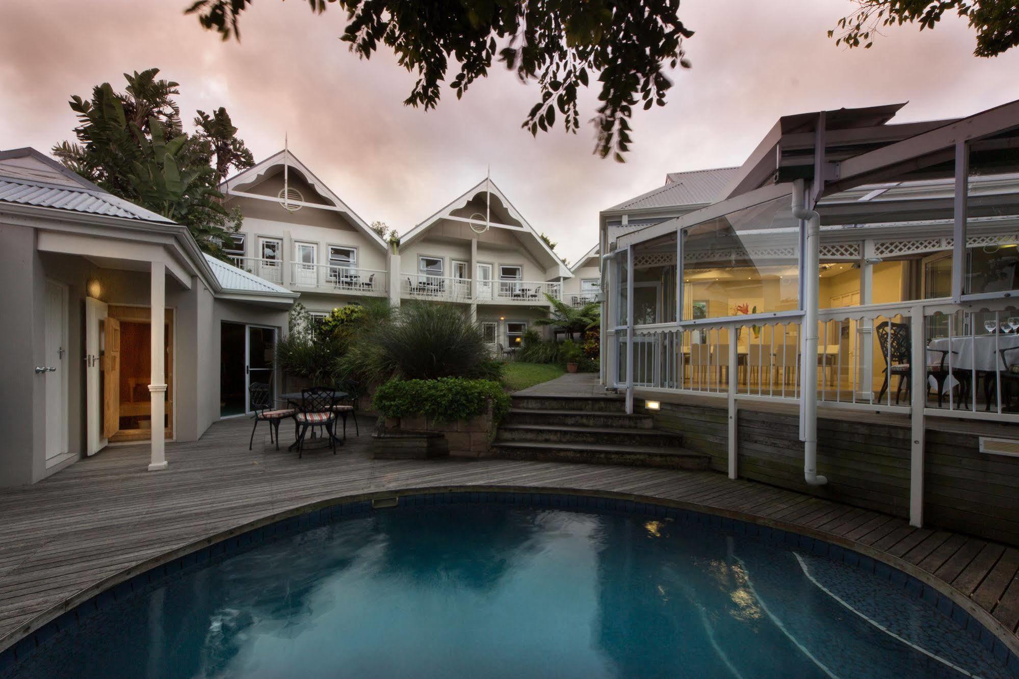 Quarry Lake Inn East London Bagian luar foto