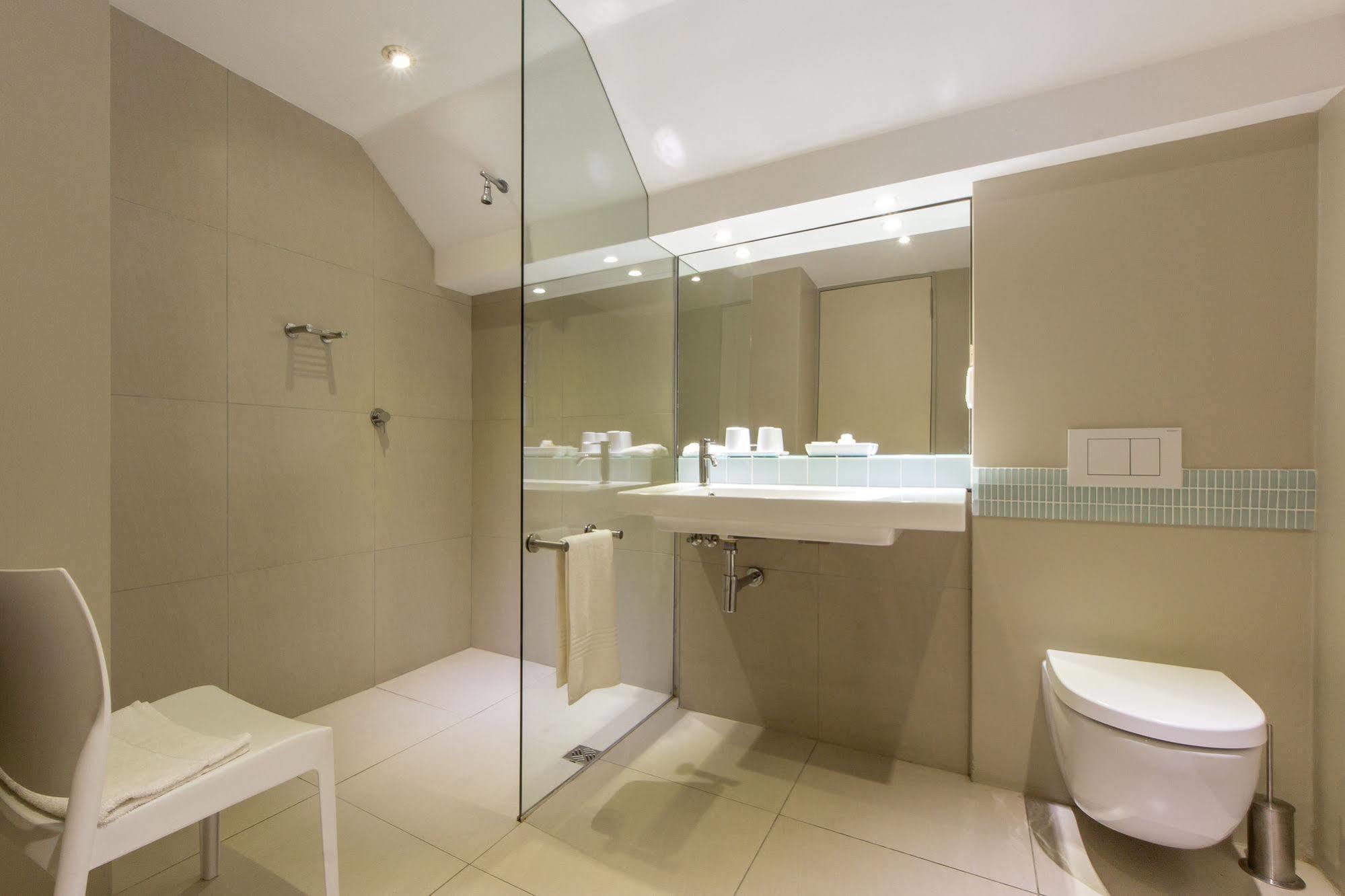 Quarry Lake Inn East London Bagian luar foto