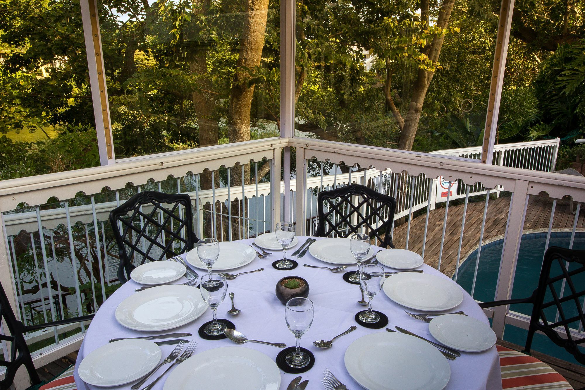 Quarry Lake Inn East London Bagian luar foto