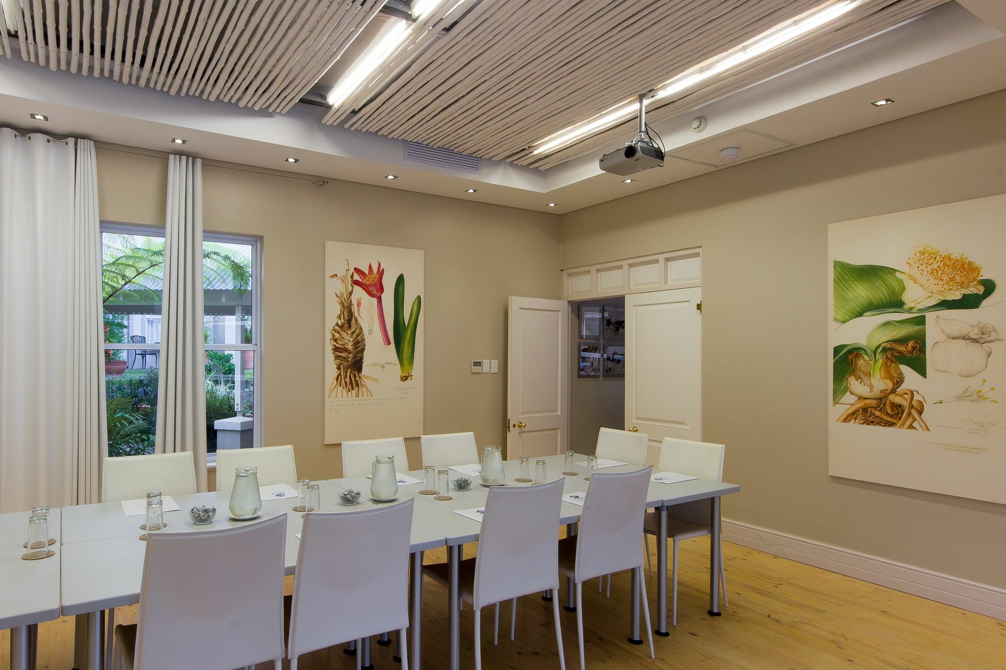 Quarry Lake Inn East London Bagian luar foto